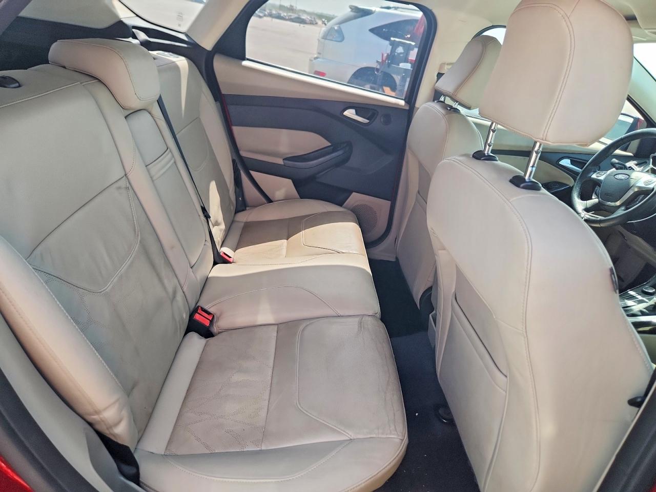 2015 Ford Focus Bev Красный vin: 1FADP3R46FL328489