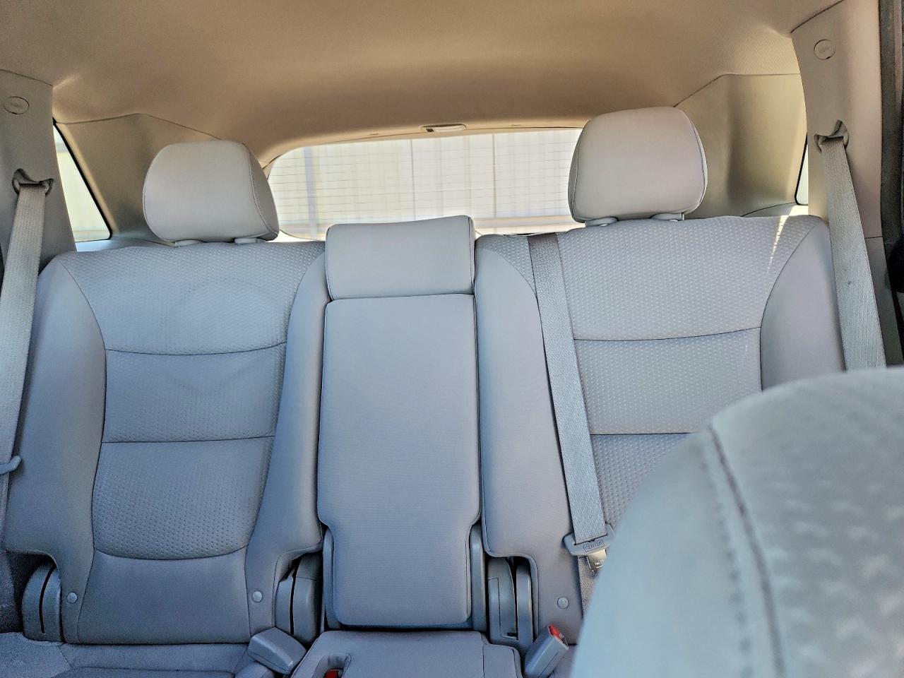 2011 Kia Sorento Lx White vin: 5XYKT3A16BG016211