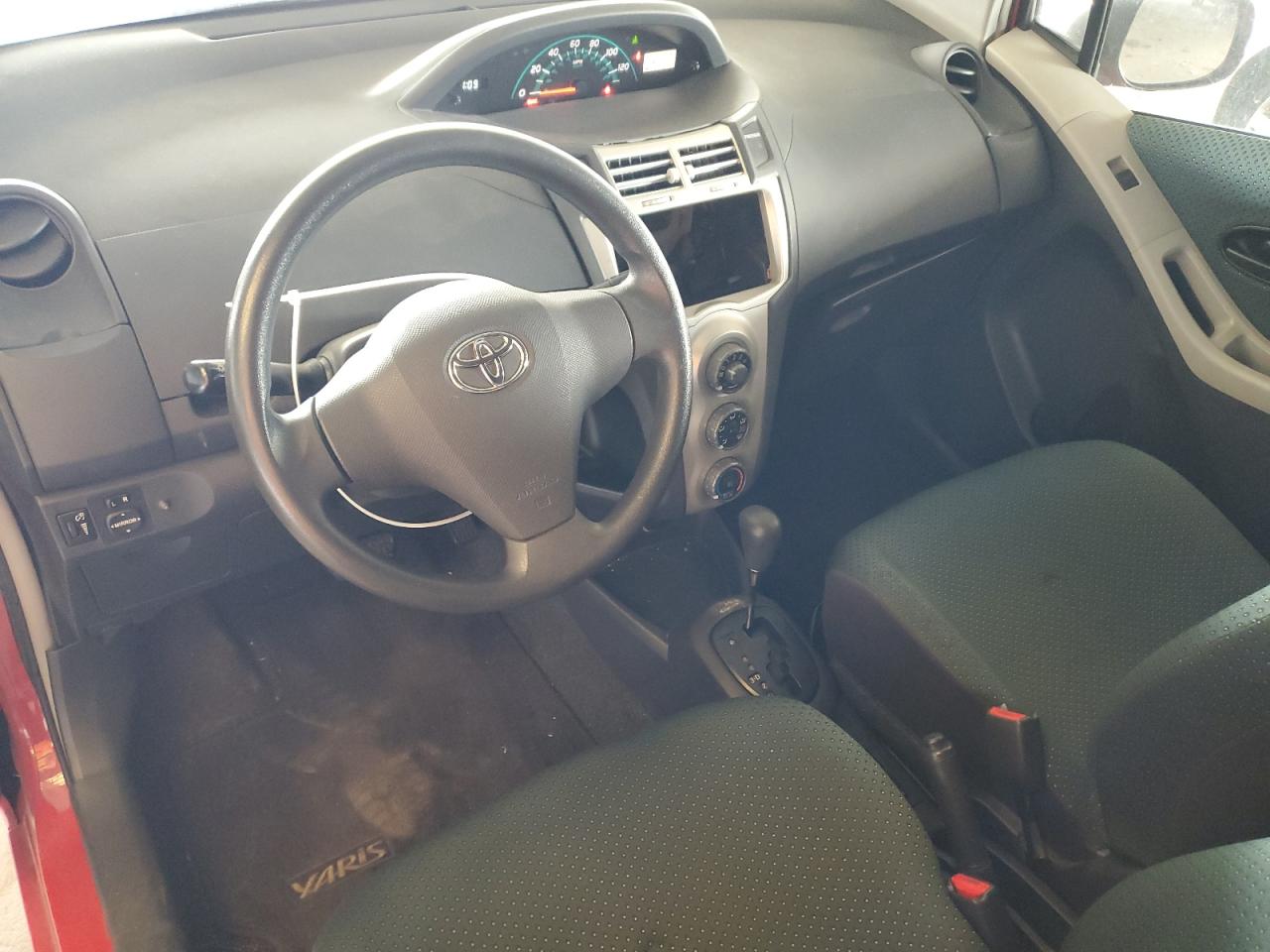 2008 Toyota Yaris Red vin: JTDJT923585180470