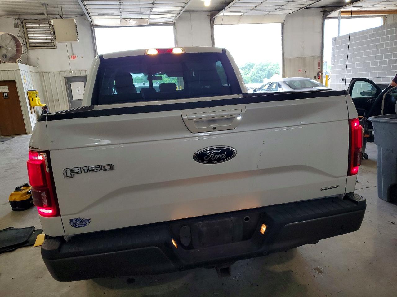 2015 Ford F150 Supercrew White vin: 1FTEW1EF3FKD38092