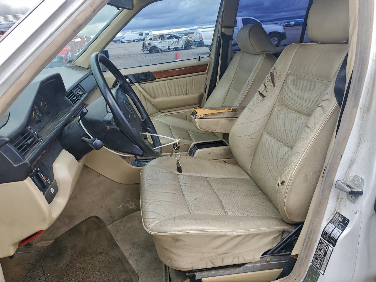 1993 Mercedes-benz 300 E 2.8 Белый vin: WDBEA28E0PB995827