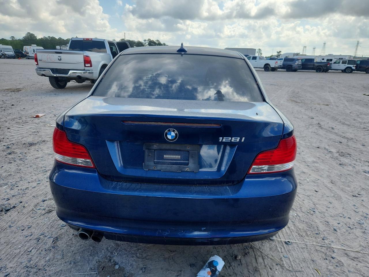 2011 Bmw 128 I Blue vin: WBAUP7C58BVK78404