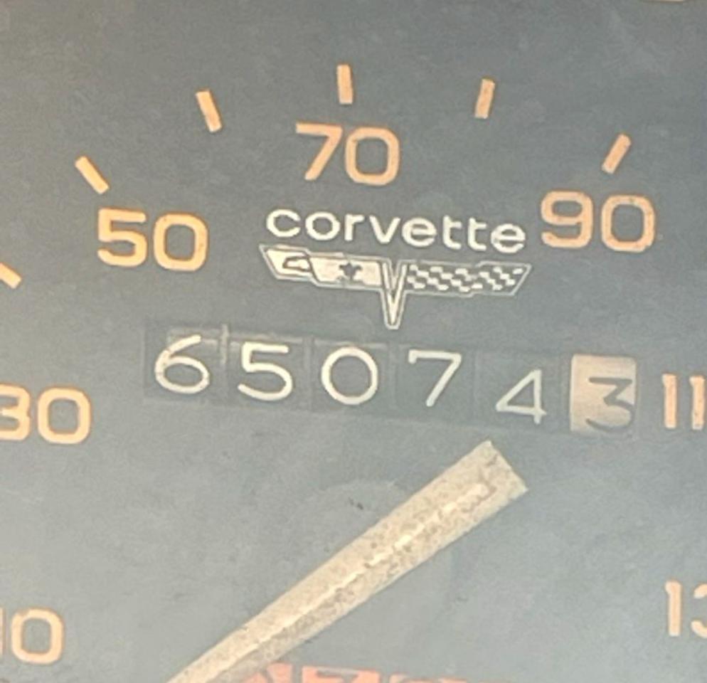 1981 Chevrolet Corvette Желтый vin: 1G1AY8761B5102752