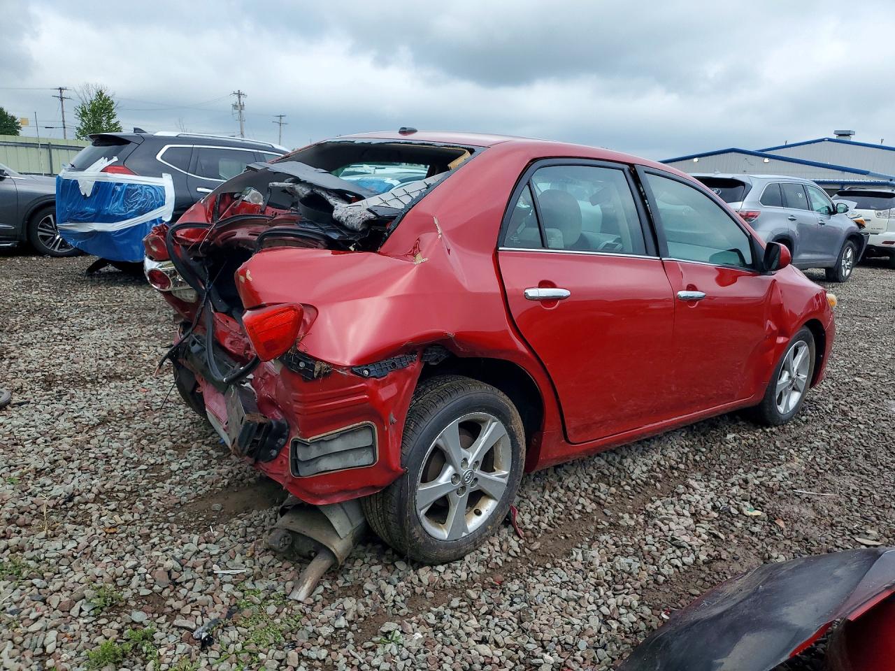 2013 Toyota Corolla Le Red vin: 2T1BU4EE5DC027313