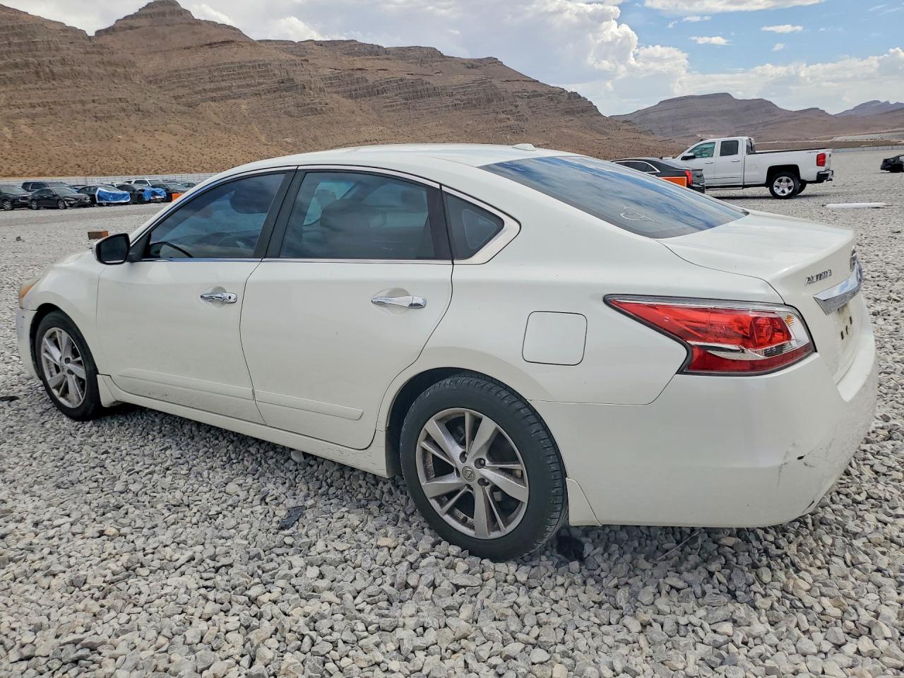 2015 Nissan Altima 2.5 Sv White vin: 1N4AL3AP9FC494252