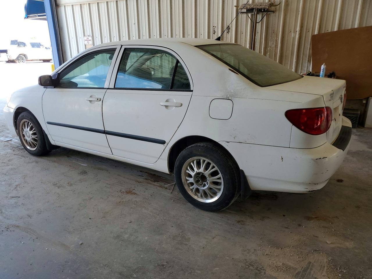 2005 Toyota Corolla Ce White vin: 1NXBR32E75Z427339