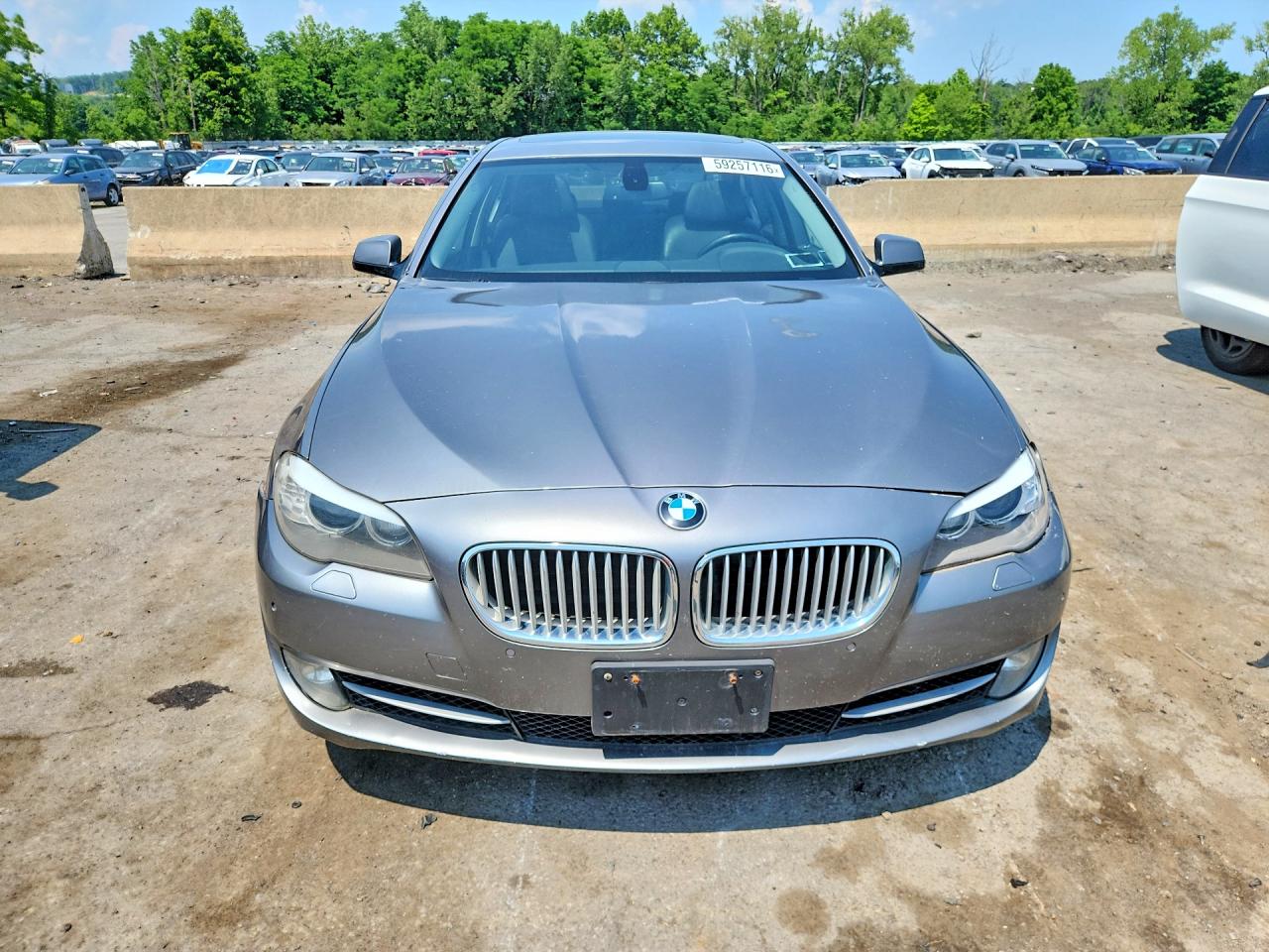 2011 Bmw 550 Xi Silver vin: WBAFU9C51BC784231