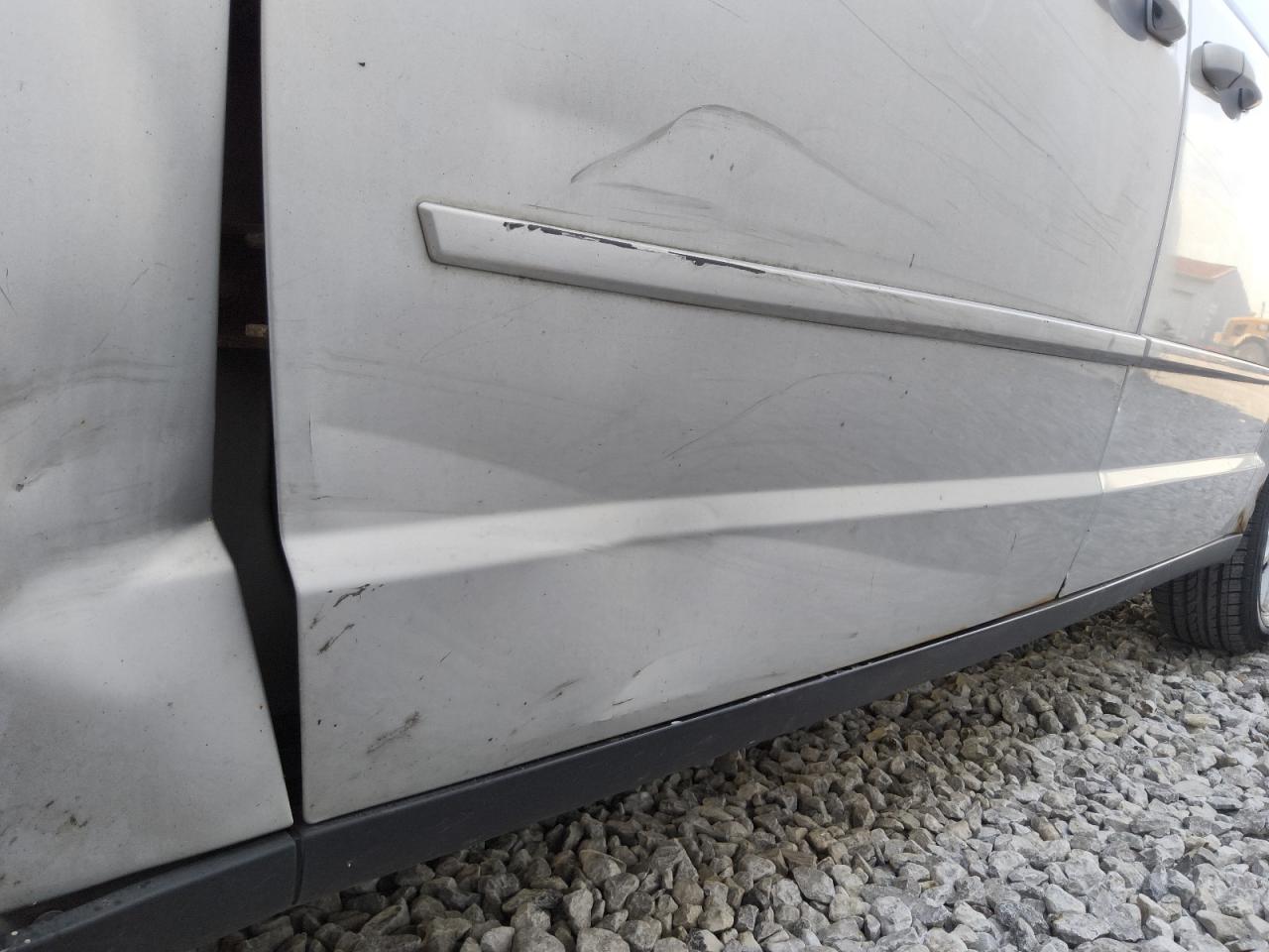 2010 Dodge Grand Caravan Se Серебряный vin: 2D4RN4DE7AR219554 Damage: Left Front Door, Severe Damage, Replacement Required