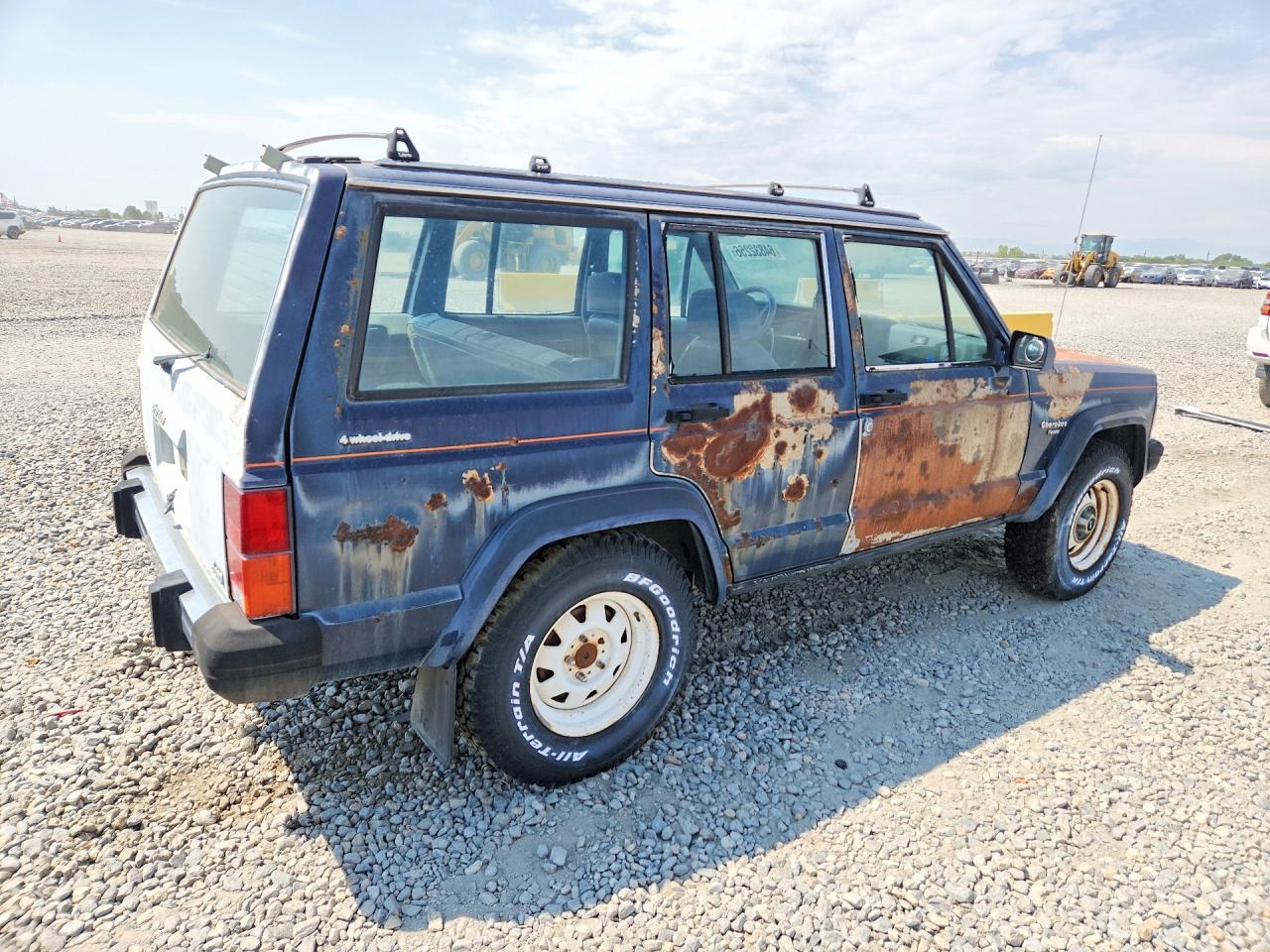 1984 Jeep Cherokee Two Tone vin: 1JCWL782XET109084