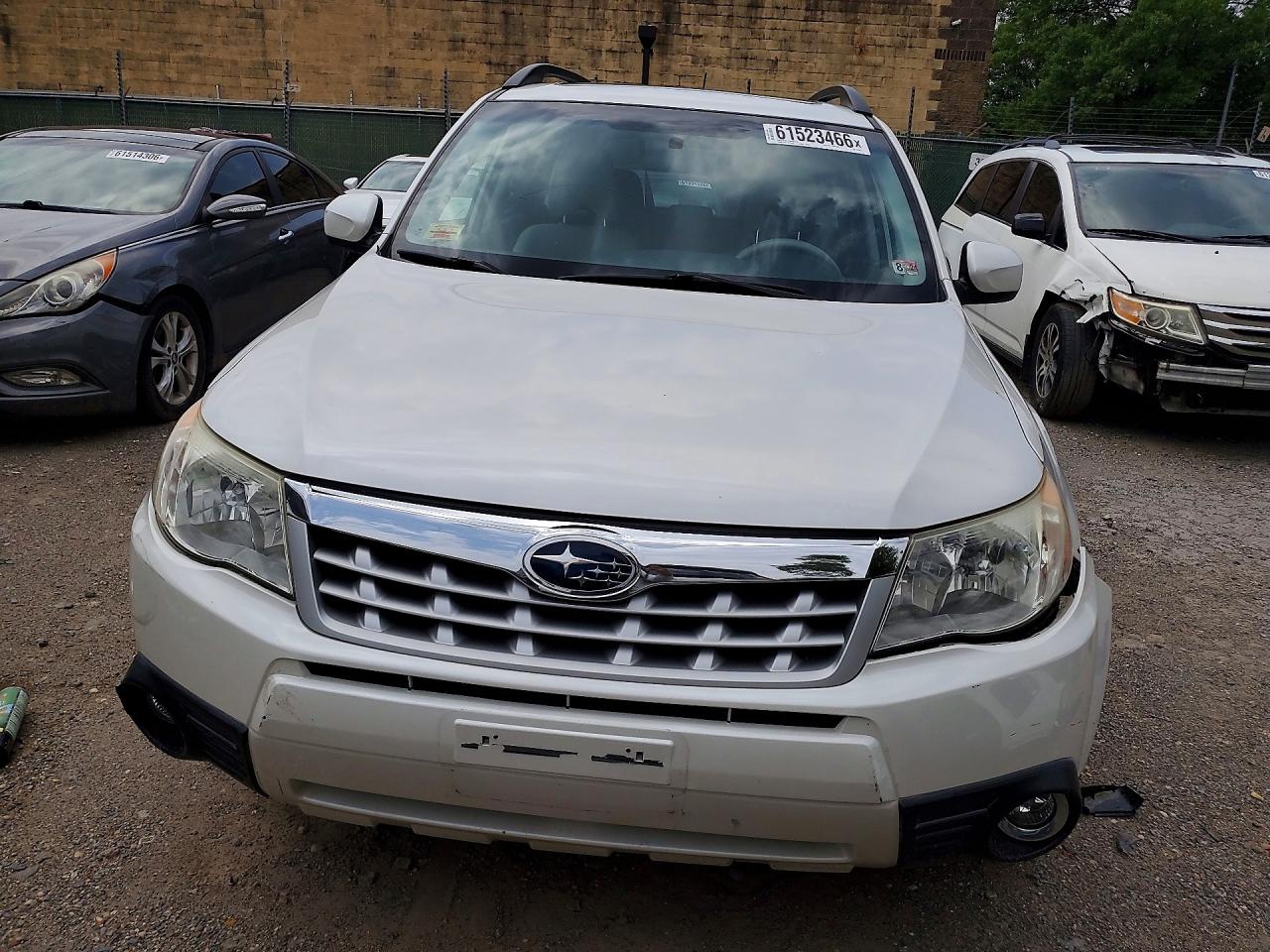 2012 Subaru Forester 2.5x Premium White vin: JF2SHADC7CH427808