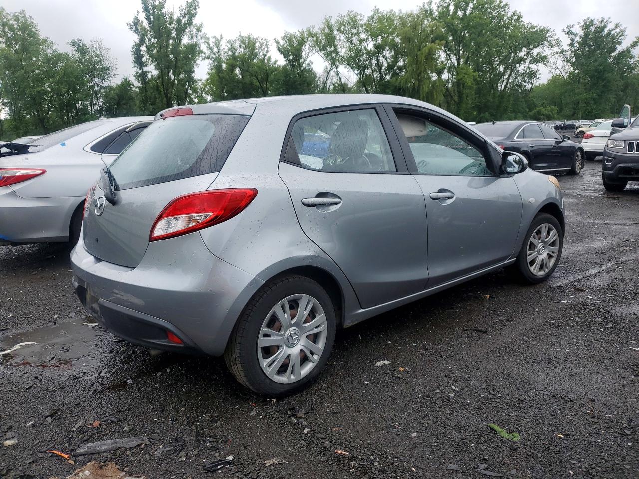 2014 Mazda Mazda2 Sport Серебряный vin: JM1DE1KZ1E0176695