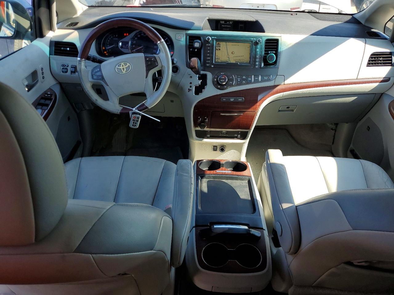 2011 Toyota Sienna Limited 7-passenger Gray vin: 5TDDK3DC0BS011954