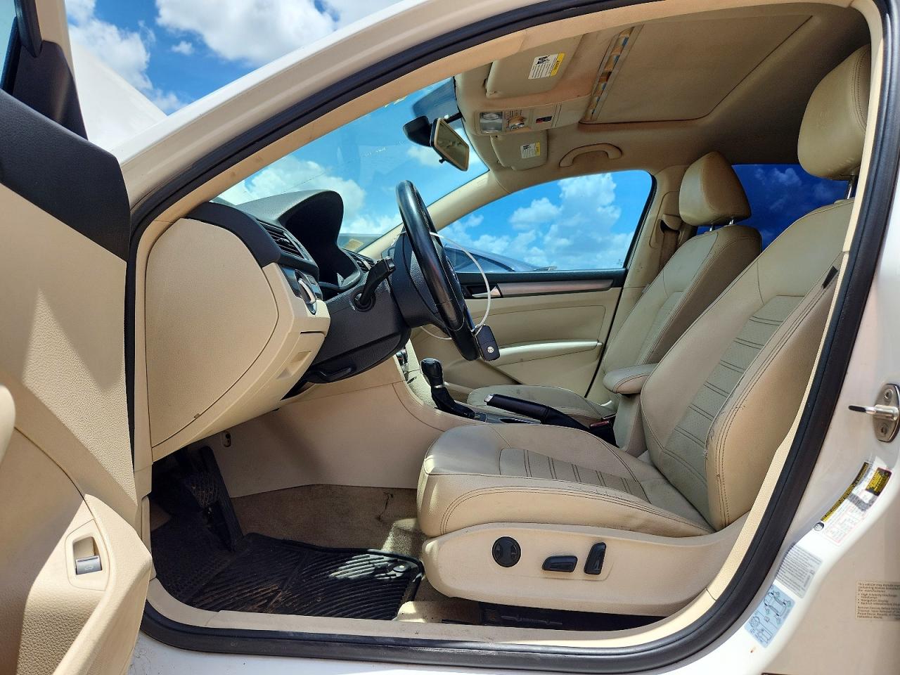 2015 Volkswagen Passat Se Белый vin: 1VWBS7A3XFC026629