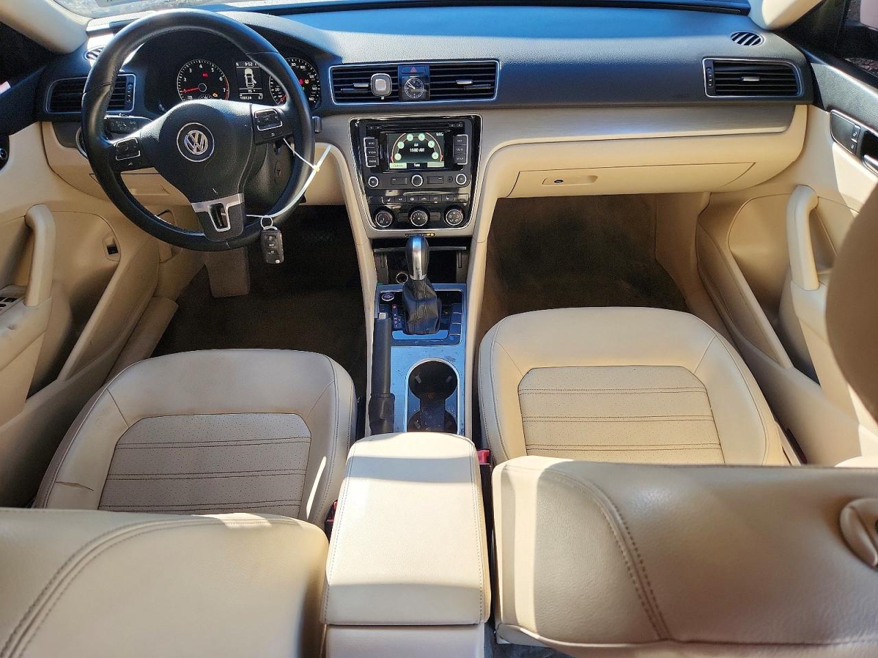 2015 Volkswagen Passat Se Белый vin: 1VWBT7A30FC005124