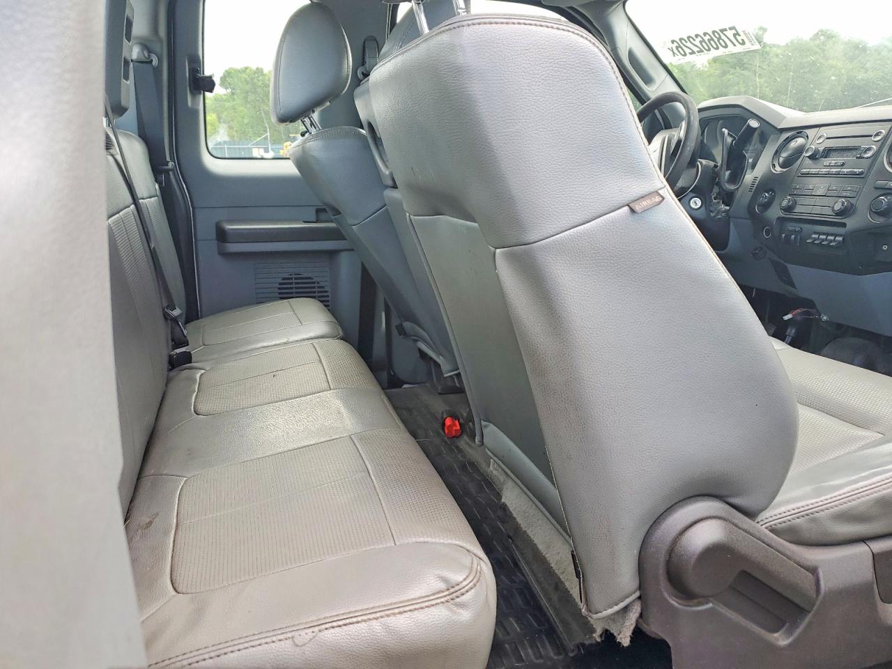 2012 Ford F- 350 White vin: 1FT8X3B67CED11630