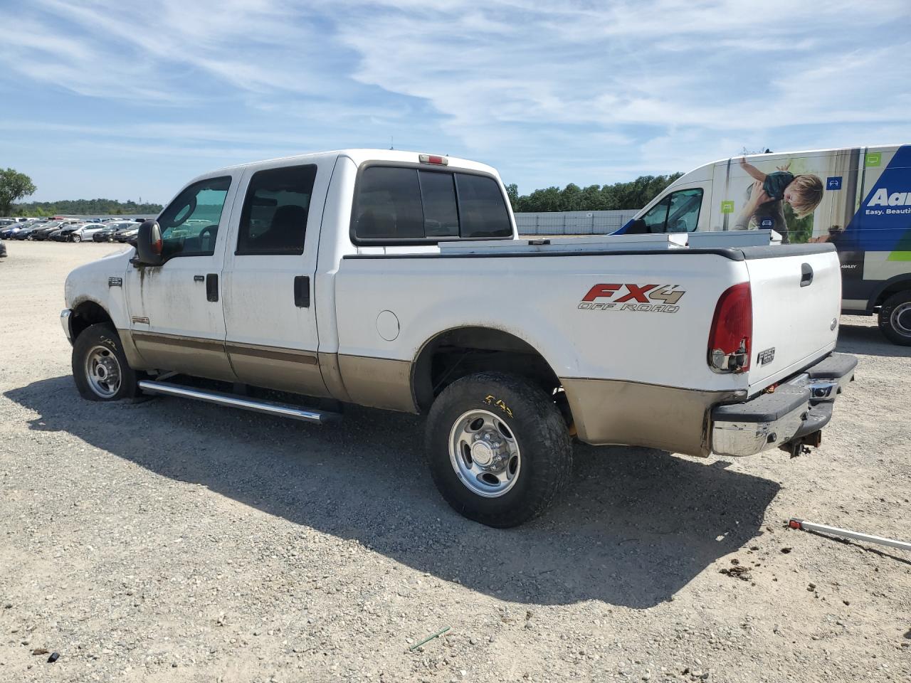 2004 Ford F250 Super Duty White vin: 1FTNW21P84EC11306 Damage: Left Bed Side, Dent(S) W/ Paint Dmg, > 12 Inches