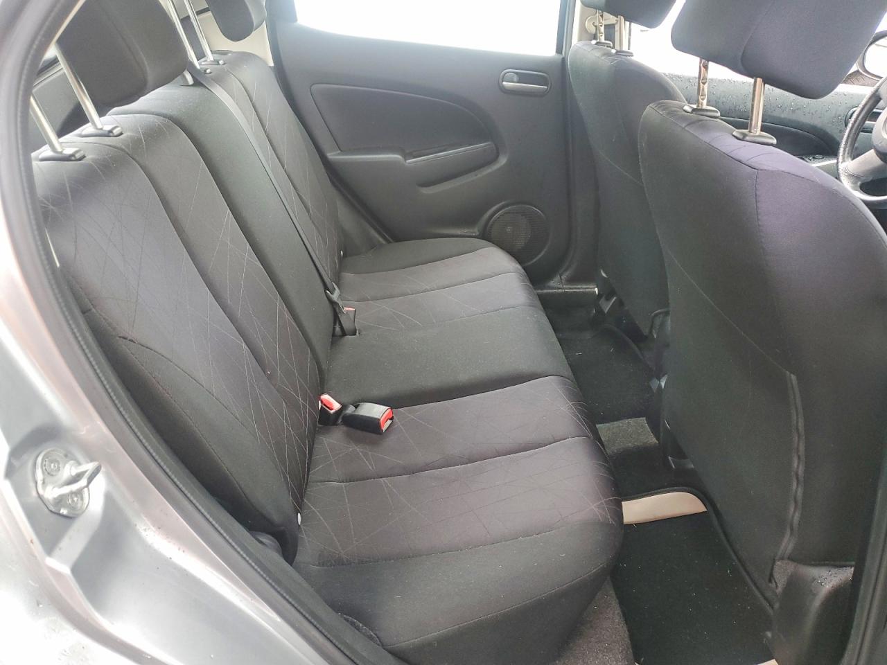 2014 Mazda Mazda2 Sport Серебряный vin: JM1DE1KZ1E0176695