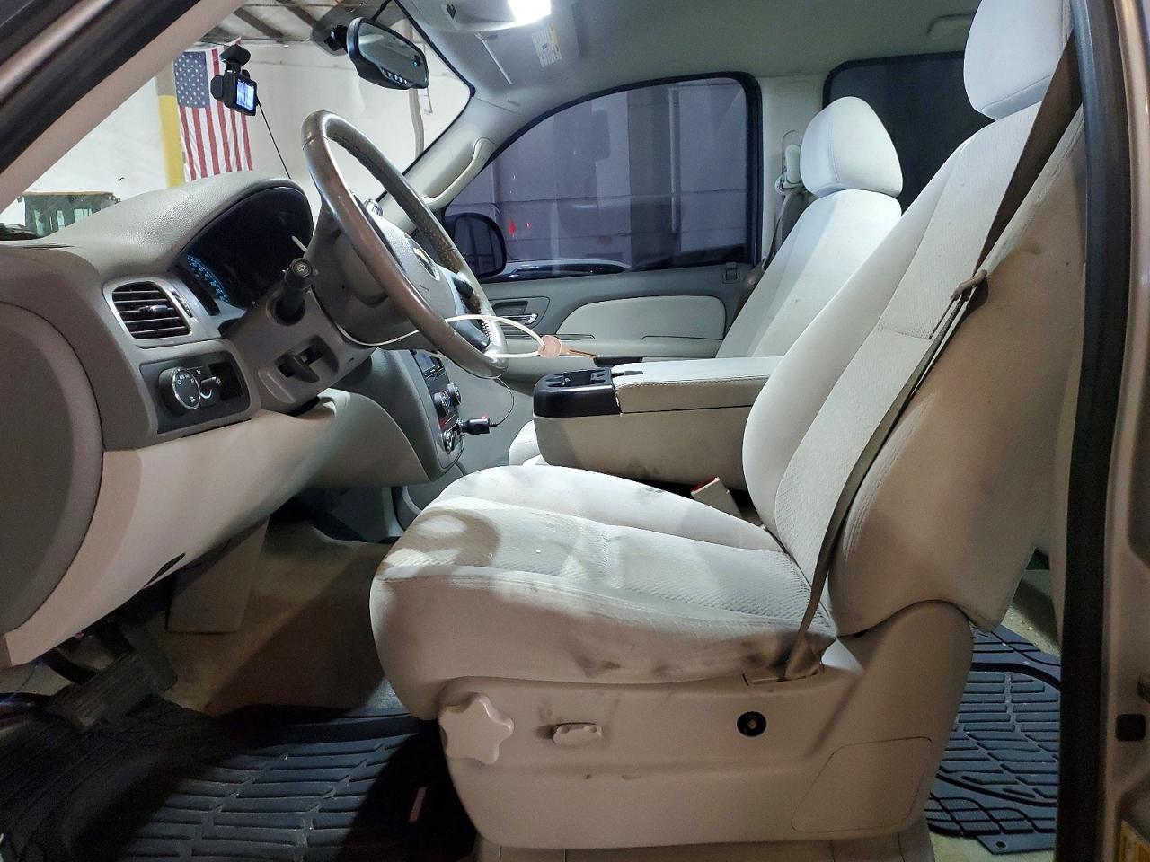 2008 Chevrolet Tahoe C1500 Silver vin: 1GNFC13C58R112482