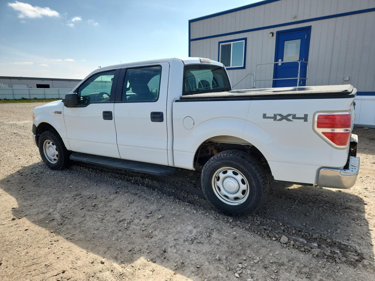 2011 Ford F150 Supercrew White vin: 1FTFW1EF8BFD31209 Damage: Tonneau Cover, Aftermarket, Acceptable