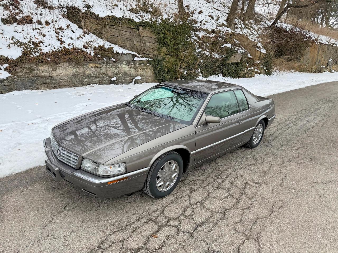 1999 Cadillac Eldorado Beige vin: 1G6EL12Y8XU600597