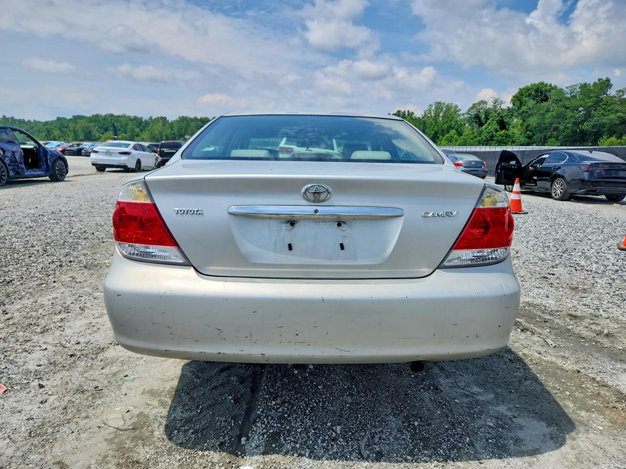 2005 Toyota Camry Standard Silver vin: 4T1BE32K85U568129