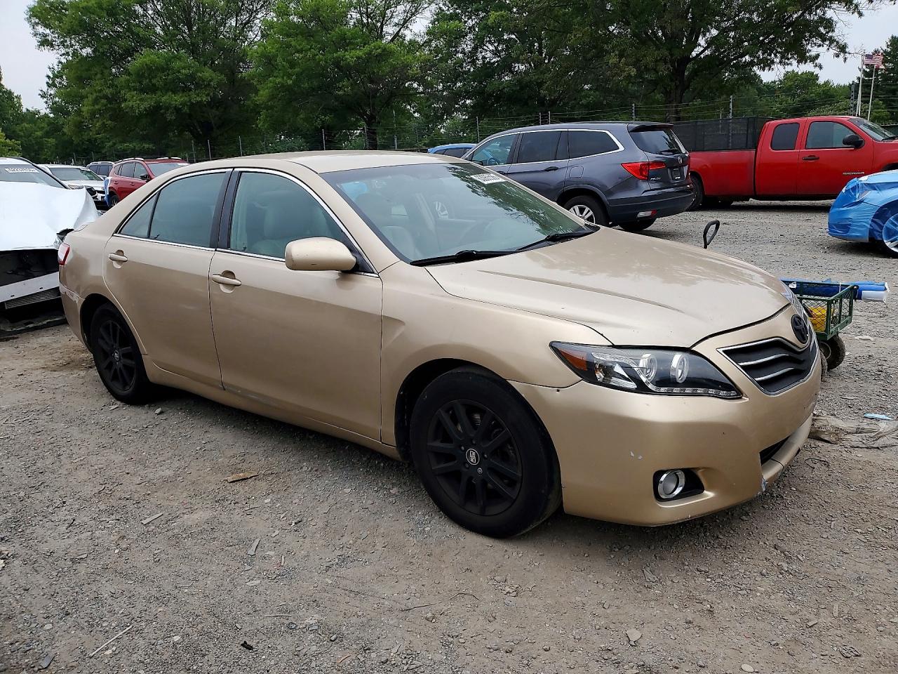 2010 Toyota Camry Le Gold vin: 4T1BF3EK6AU080607