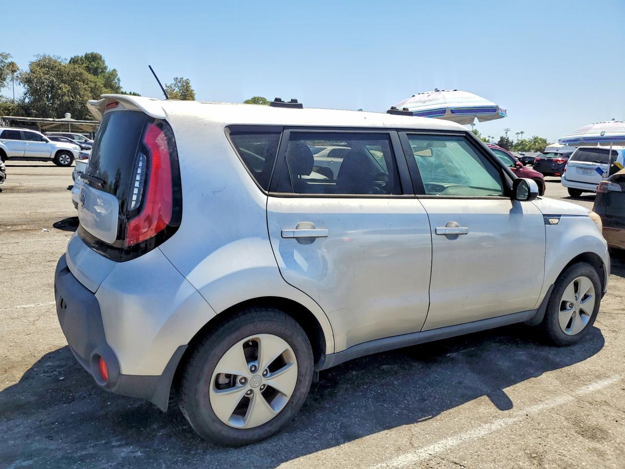 2014 Kia Soul Base Silver vin: KNDJN2A26E7706132