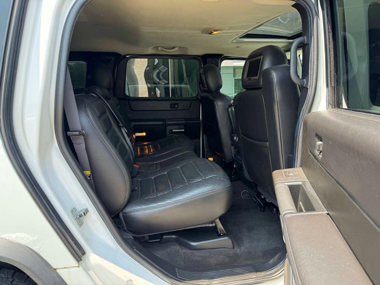 2006 Hummer H2 White vin: 5GRGN23U06H106175