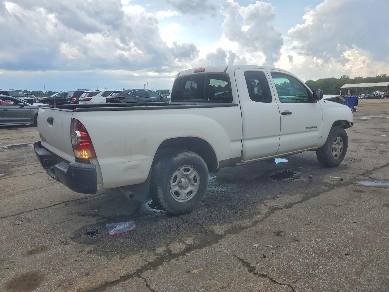 2011 Toyota Tacoma Base White vin: 5TFTX4CNXBX006583