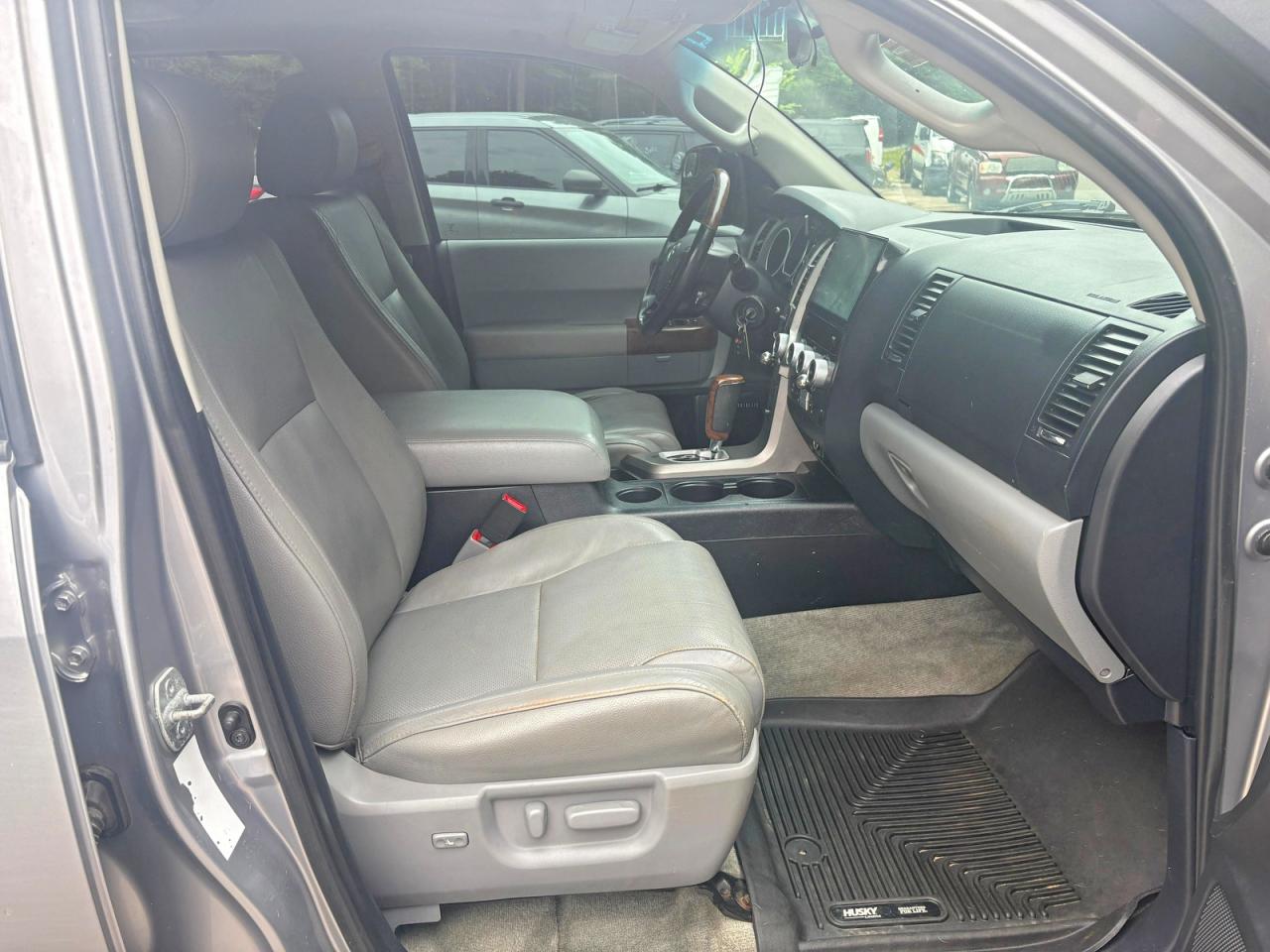 2010 Toyota Sequoia Platinum Gray vin: 5TDDY5G13AS028752