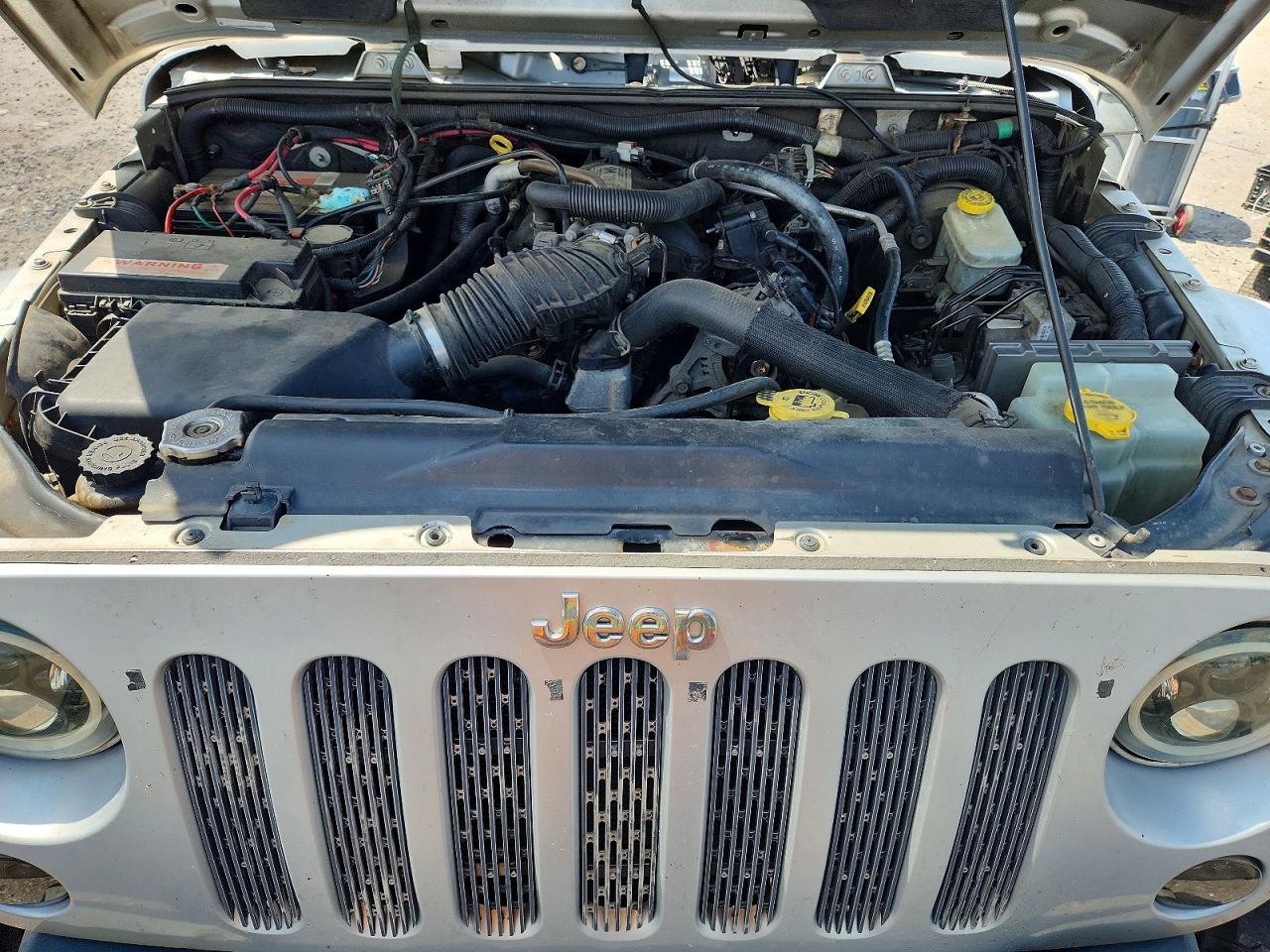 2007 Jeep Wrangler Sahara Серебряный vin: 1J4GA59187L177807