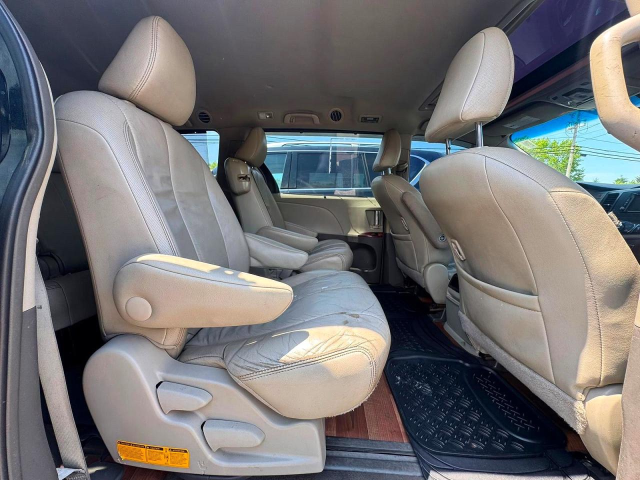 2014 Toyota Sienna Xle 8-passenger Black vin: 5TDYK3DC0ES443899