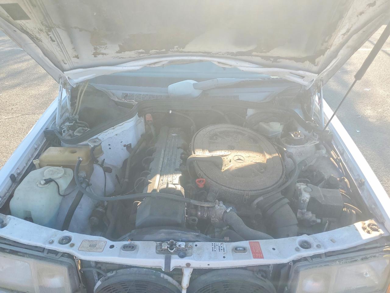 1989 Mercedes-benz 190 E 2.6 White vin: WDBDA29D2KF558348