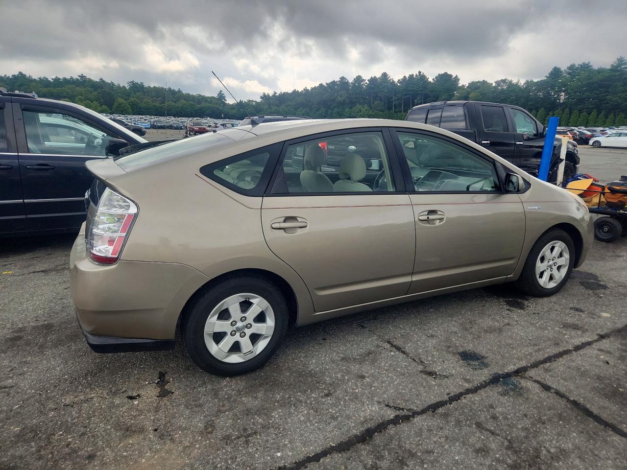 2006 Toyota Prius Base Gold vin: JTDKB20UX67081252