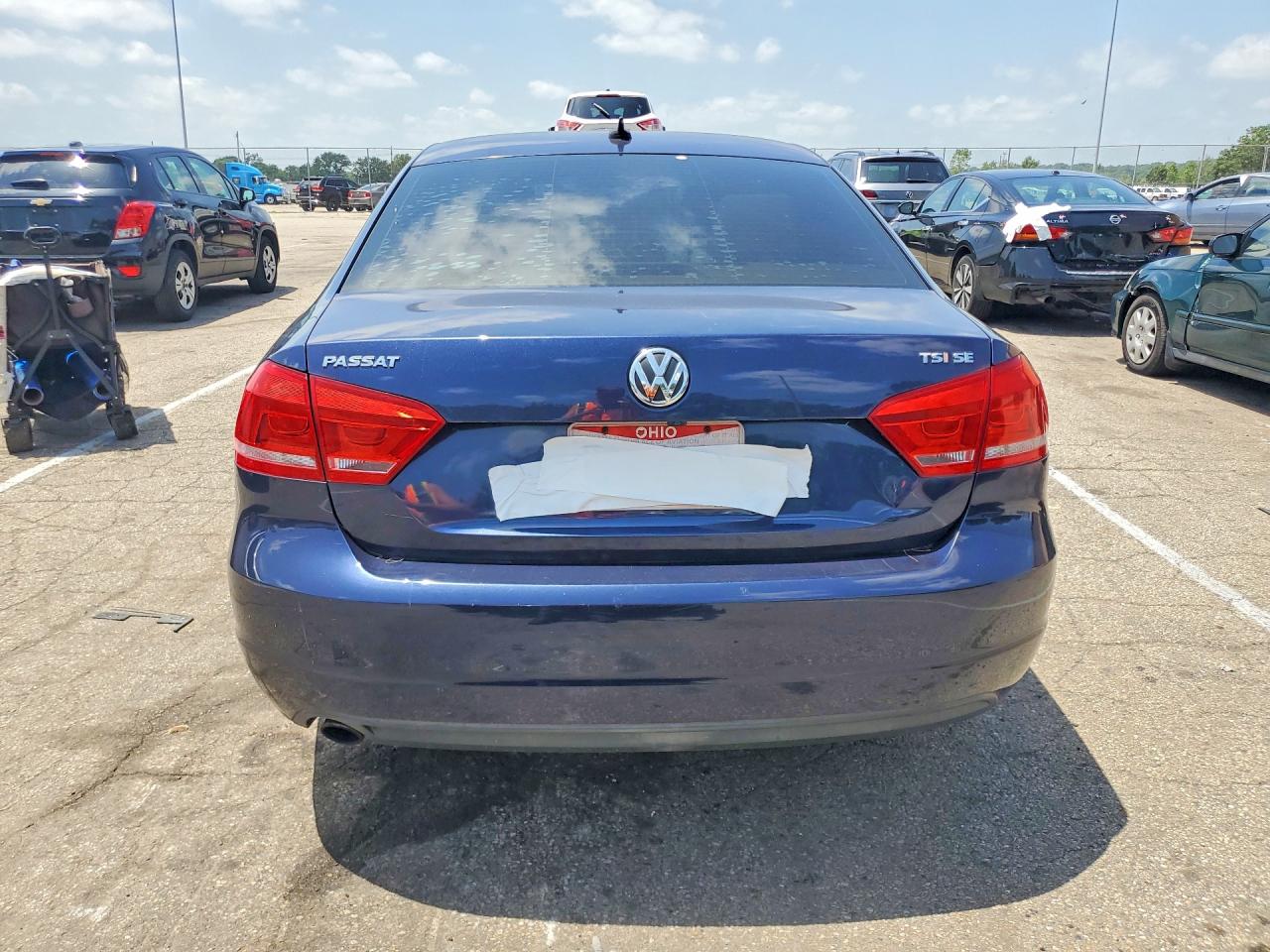 2015 Volkswagen Passat Se Blue vin: 1VWBT7A31FC033336
