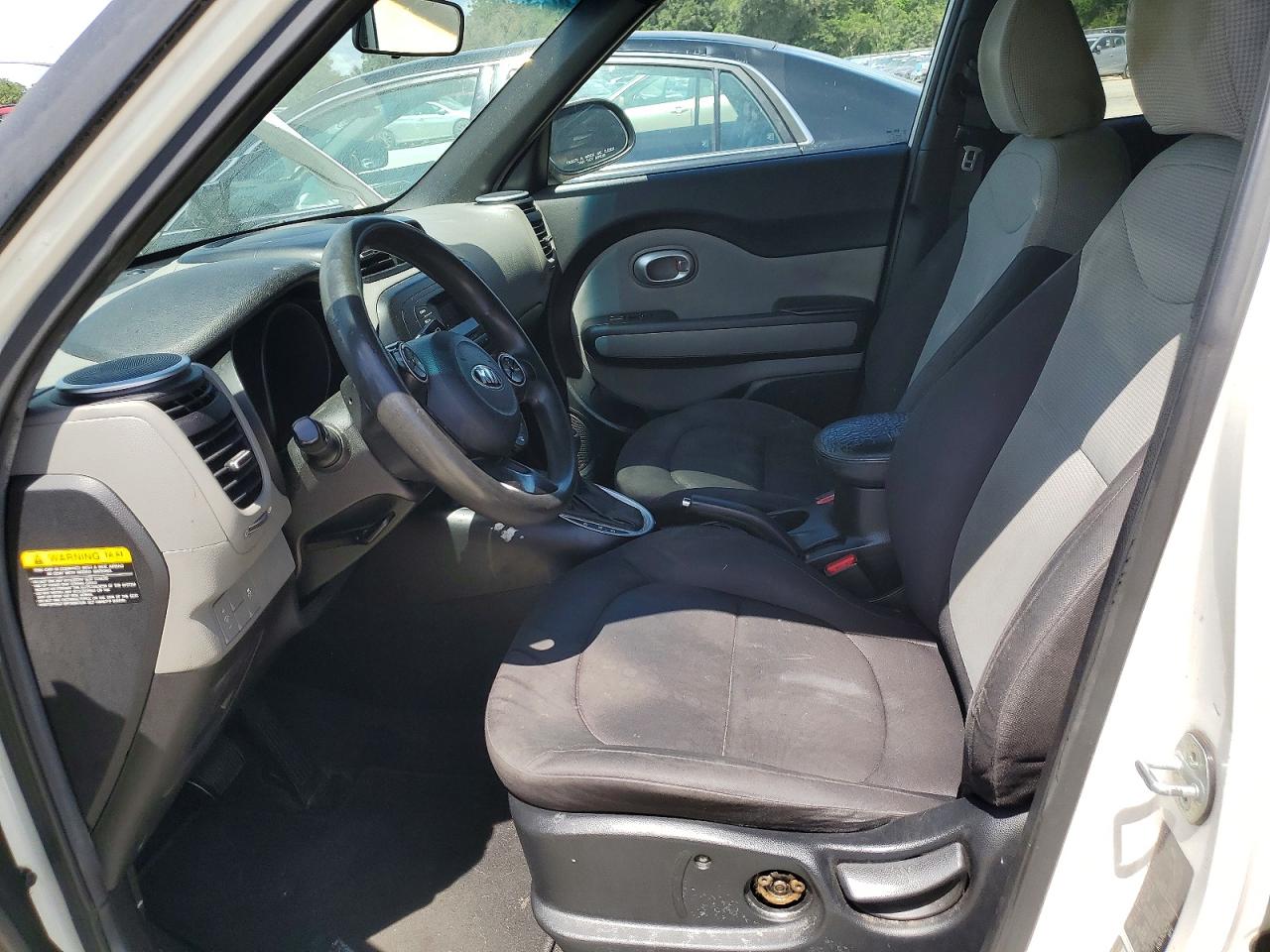 2015 Kia Soul Base White vin: KNDJN2A25F7181971
