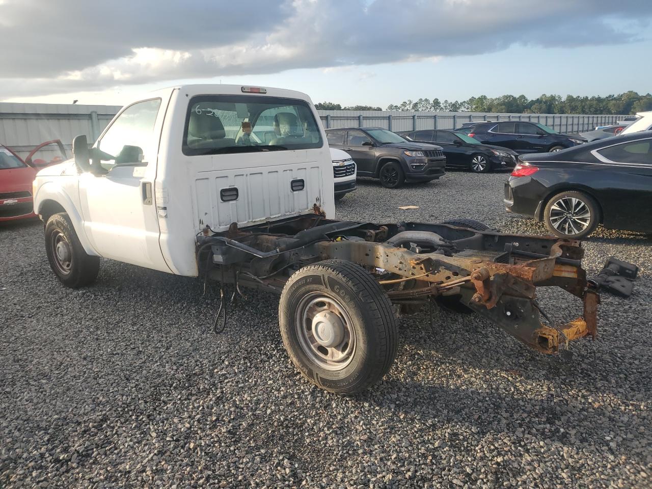 2015 Ford F350 Super Duty White vin: 1FTBF3A62FEA29331