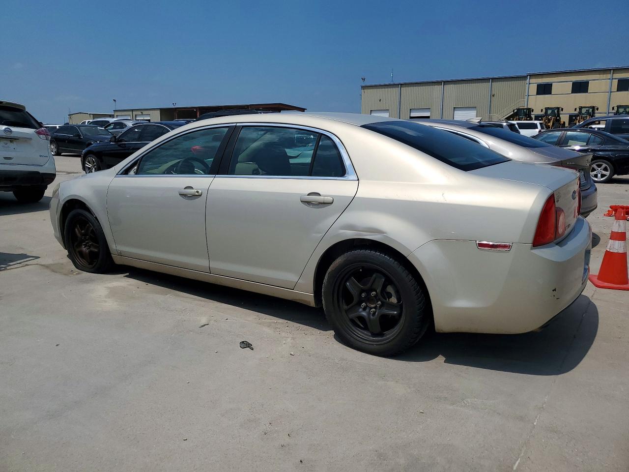 2010 Chevrolet Malibu Ls Cream vin: 1G1ZA5EB2AF111992