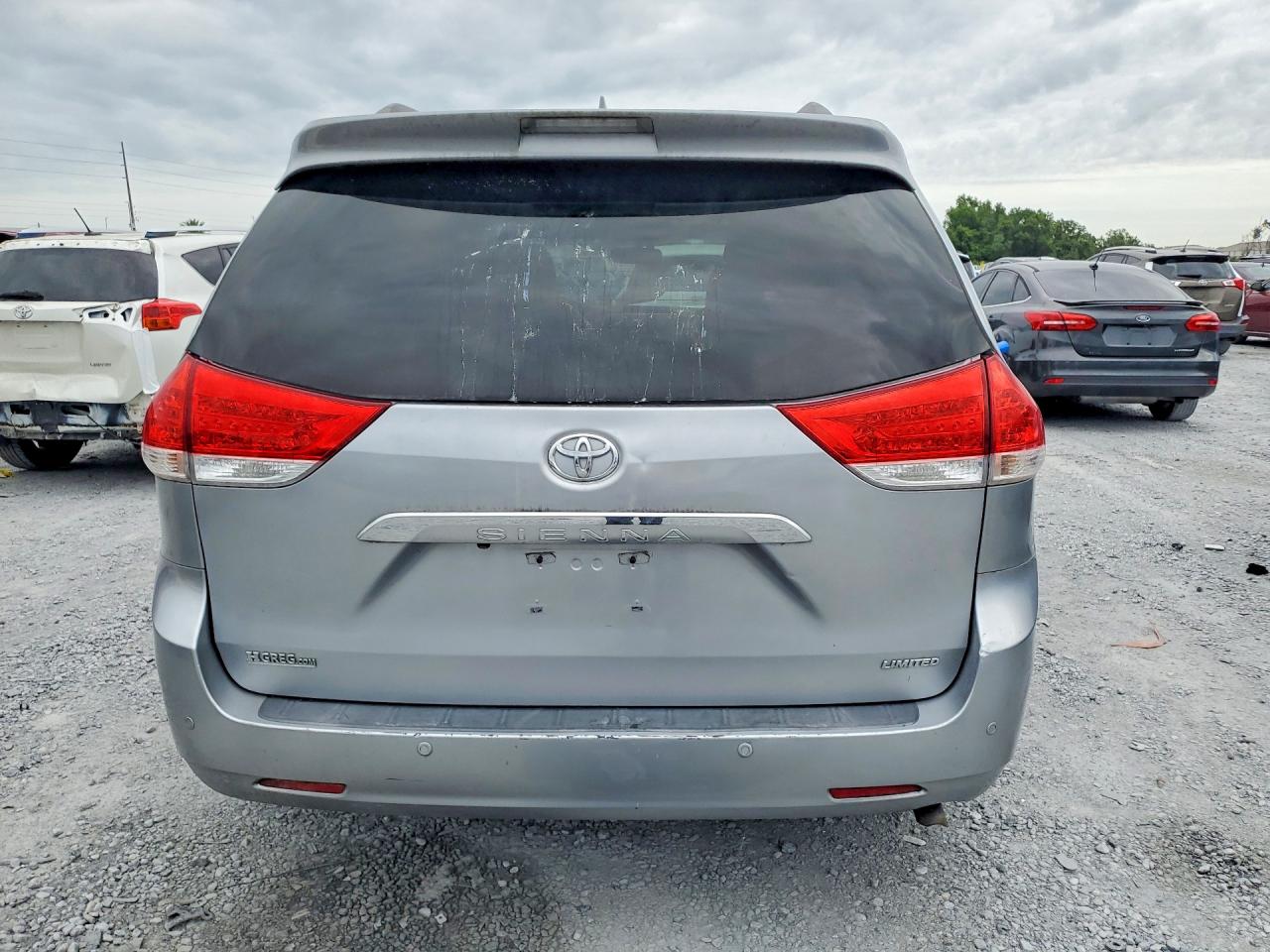 2013 Toyota Sienna Limited 7-passenger Silver vin: 5TDYK3DC6DS327007