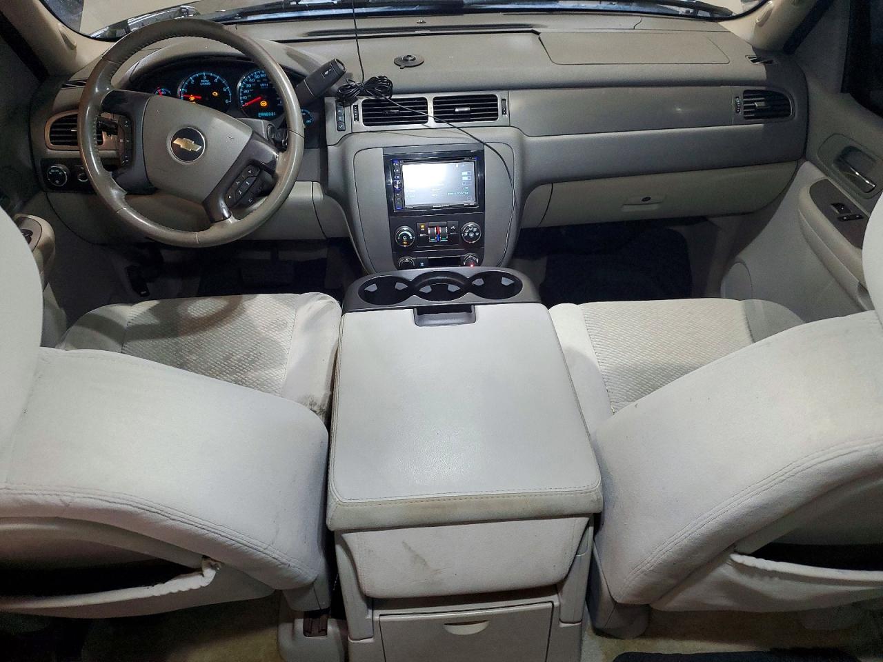 2008 Chevrolet Tahoe C1500 Silver vin: 1GNFC13C58R112482