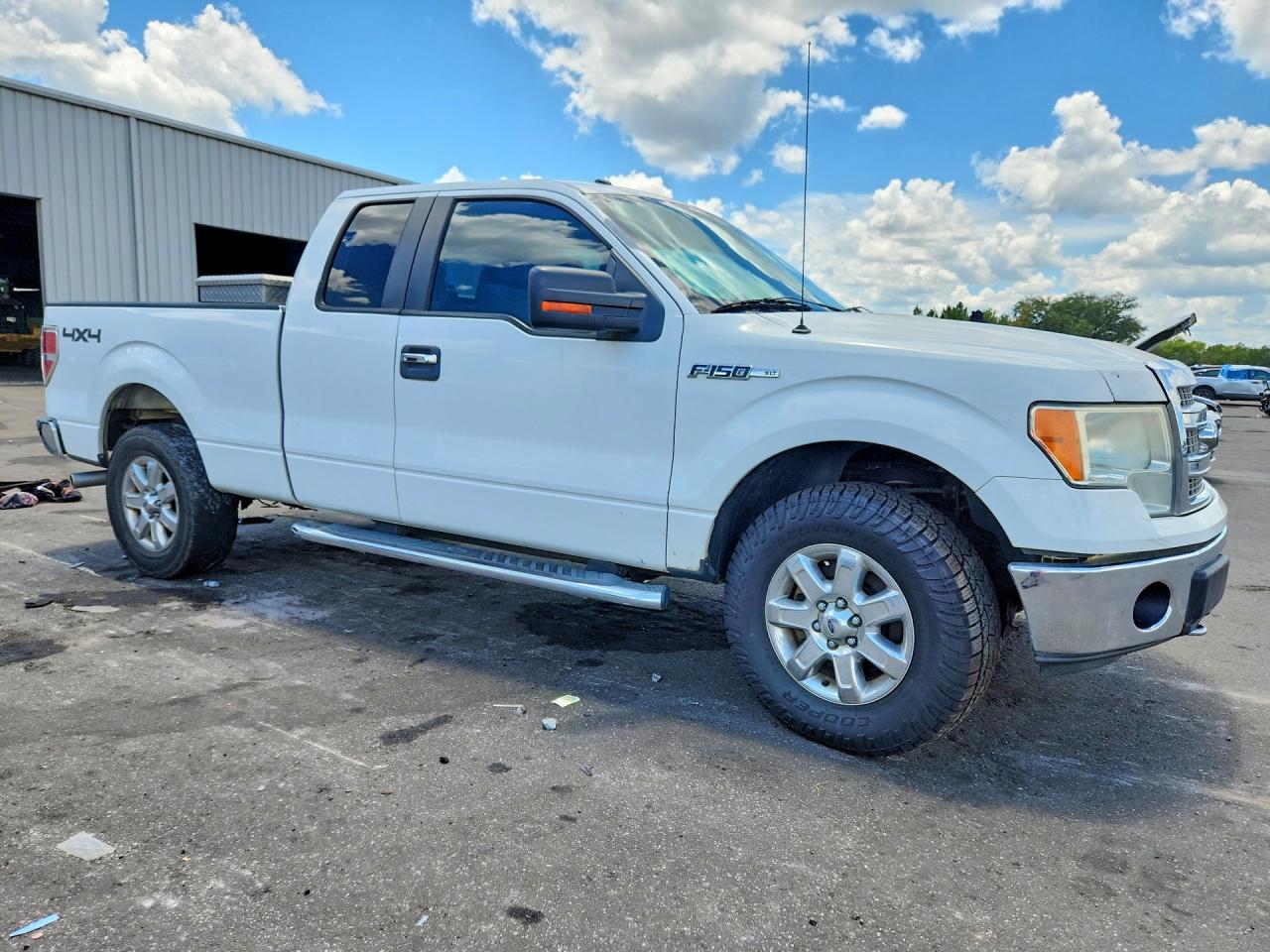 2013 Ford F150 Super Cab Белый vin: 1FTFX1EF5DFD23438