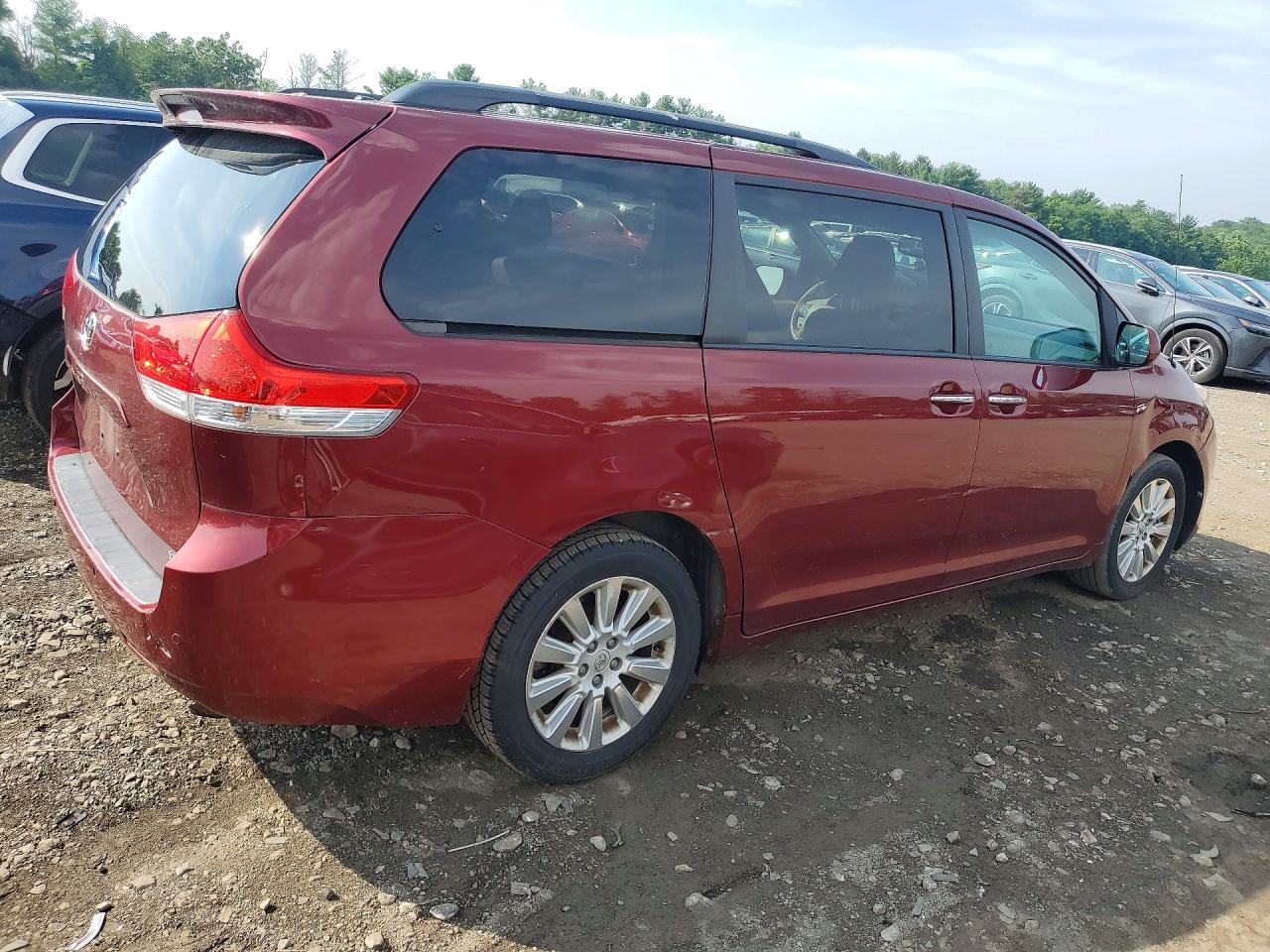 2013 Toyota Sienna Xle 7-passenger Maroon vin: 5TDDK3DC0DS059294