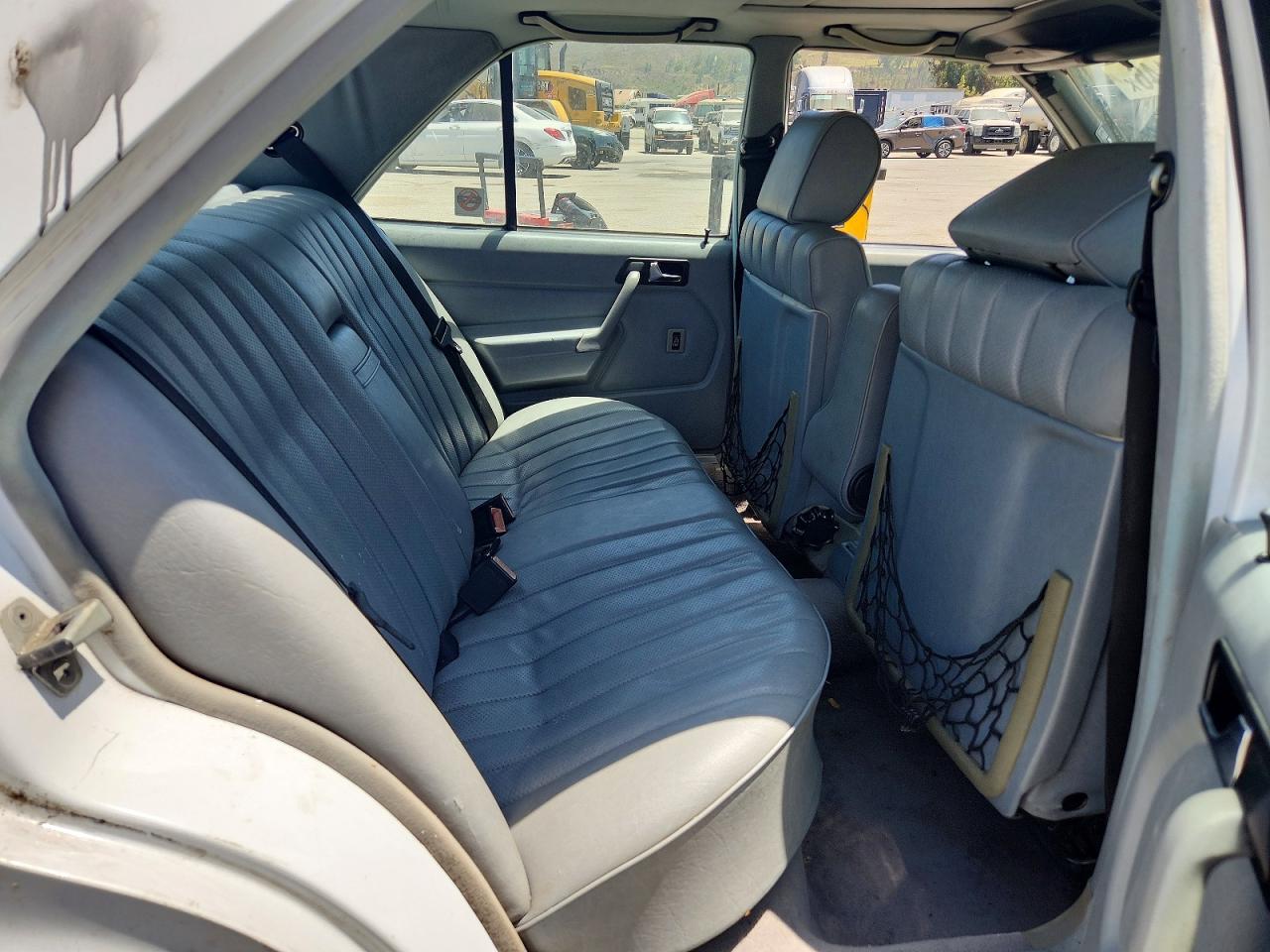 1988 Mercedes-benz 190 E 2.3 White vin: WDBDA28D4JF416521