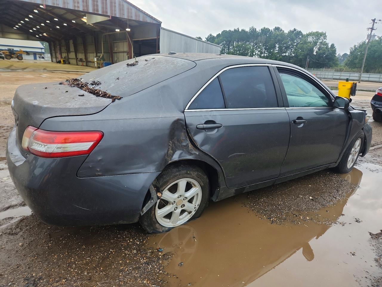 2011 Toyota Camry Le Gray vin: 4T1BF3EK1BU761825