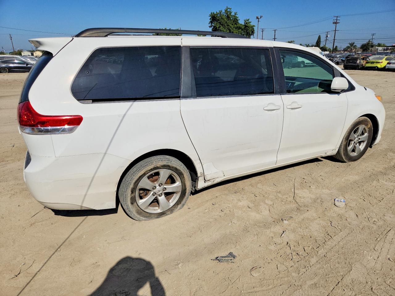 2011 Toyota Sienna Le White vin: 5TDKK3DCXBS041518