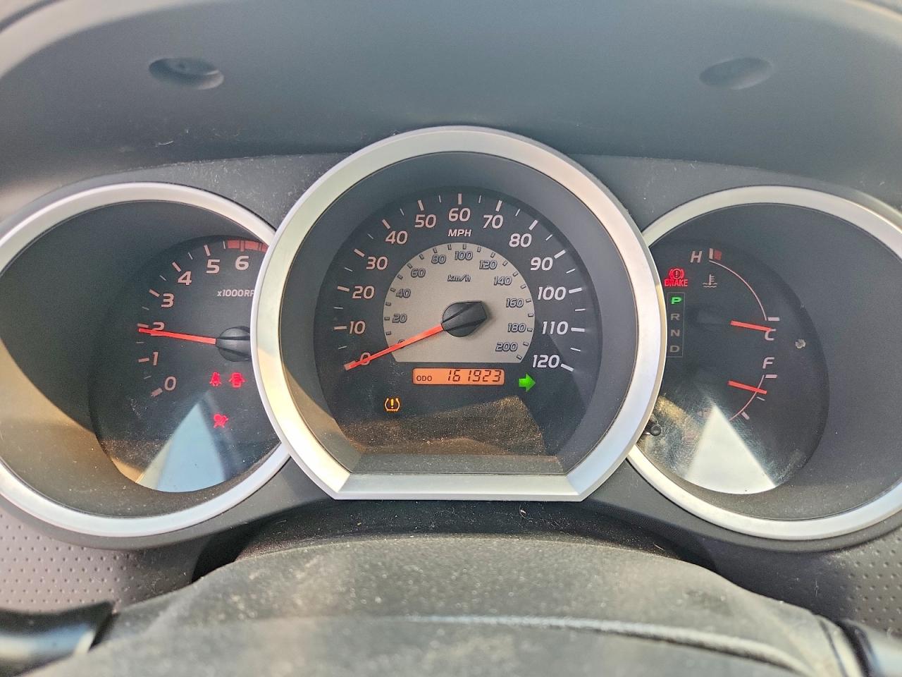 2007 Toyota Tacoma Base White vin: 5TETX22N17Z355122