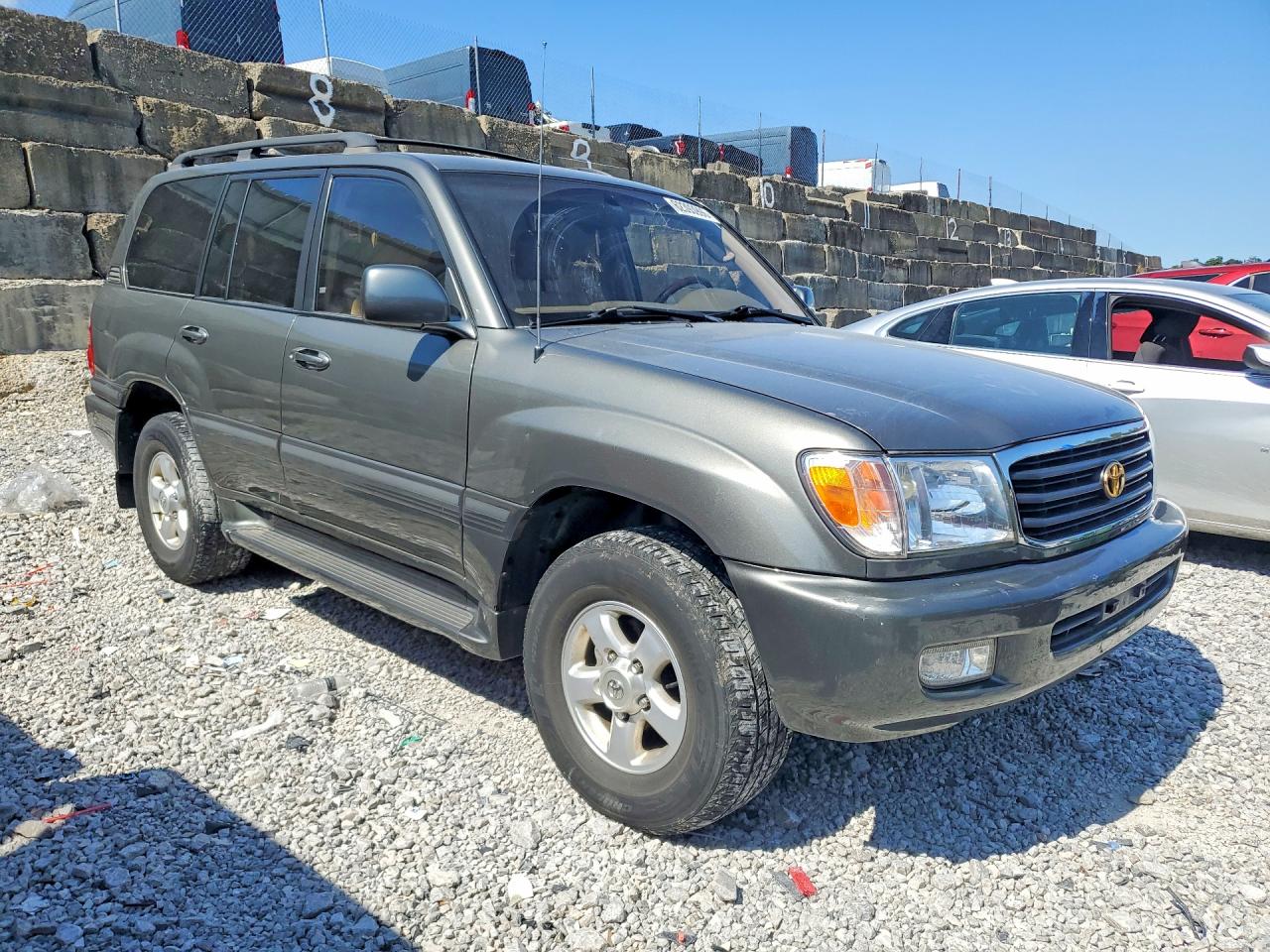 2000 Toyota Land Cruiser Base Gray vin: JT3HT05J5Y0107685