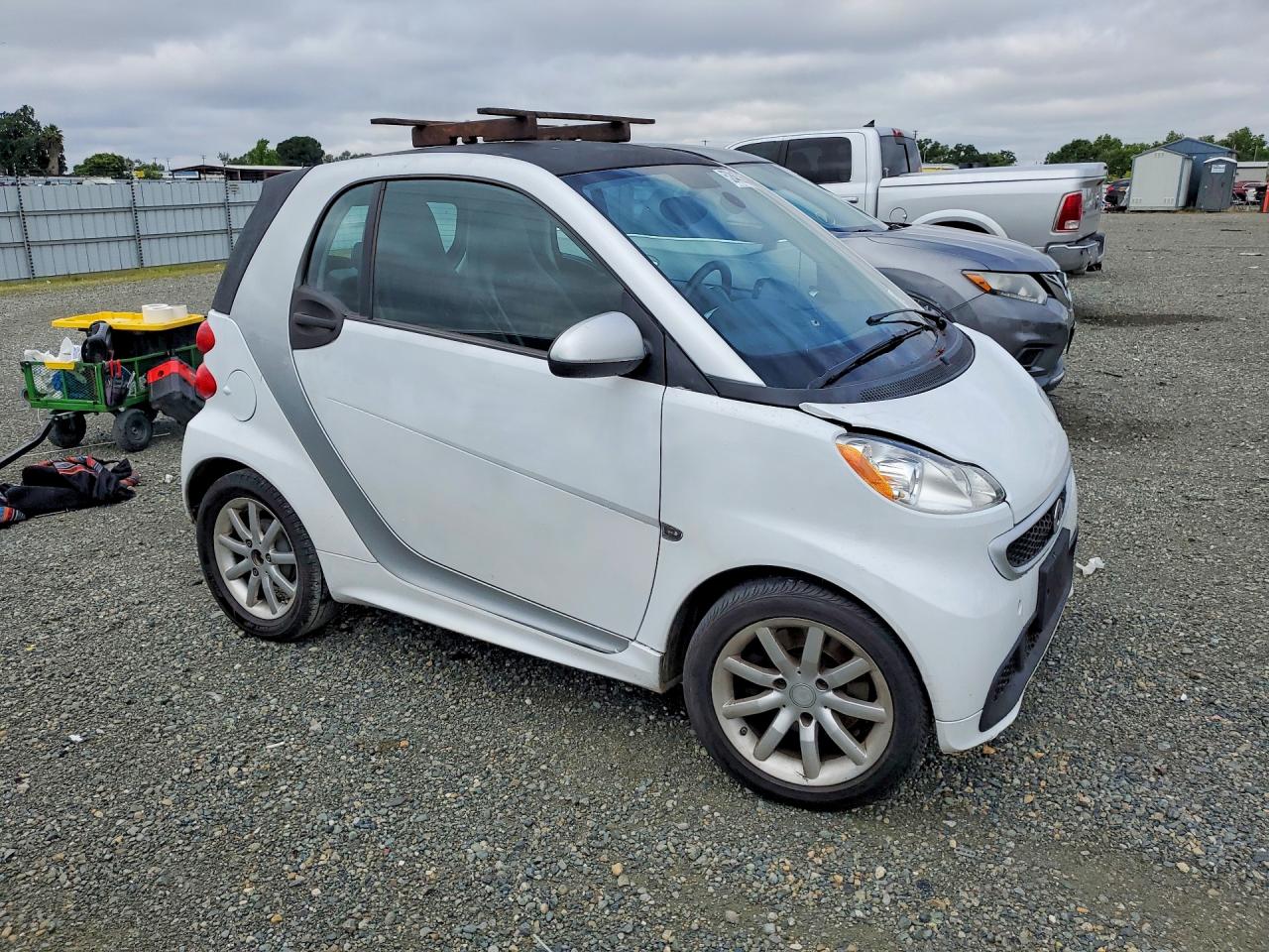 2015 Smart Fortwo Pure White vin: WMEEJ3BA1FK805658