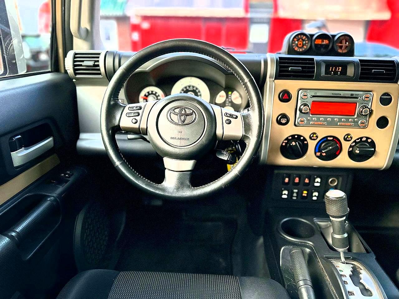2014 Toyota Fj Cruiser Бежевый vin: JTEBU4BF0EK186023