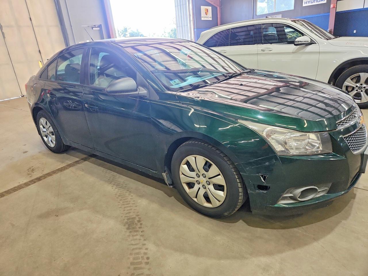2014 Chevrolet Cruze Ls Green vin: 1G1PA5SG1E7411546